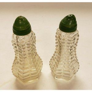 Salt & Pepper Shakers, vintage, Clear Glass w green Plastic lids, G (G172)
